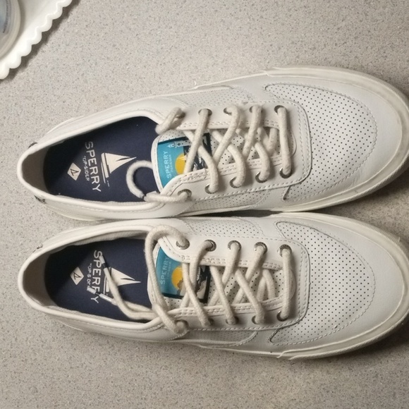 sperry white tennis shoes